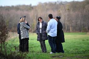 French Minister of Agriculture Visits A Farm - Yvelines