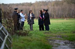 French Minister of Agriculture Visits A Farm - Yvelines