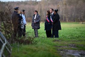 French Minister of Agriculture Visits A Farm - Yvelines