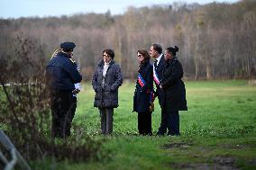 French Minister of Agriculture Visits A Farm - Yvelines
