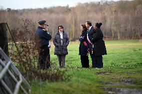 French Minister of Agriculture Visits A Farm - Yvelines