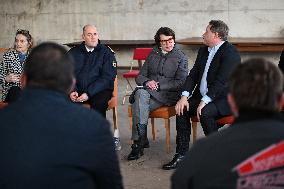 French Minister of Agriculture Visits A Farm - Yvelines