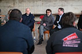 French Minister of Agriculture Visits A Farm - Yvelines