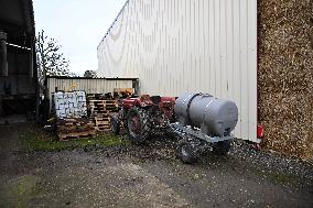 French Minister of Agriculture Visits A Farm - Yvelines