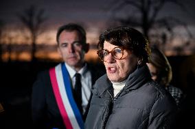 French Minister of Agriculture Visits A Farm - Yvelines