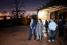 French Minister of Agriculture Visits A Farm - Yvelines