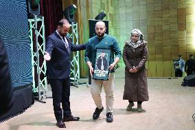 Syrian Government Officials Honor Families of Victims