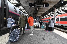 Christmas Holiday Travel Departures - Paris