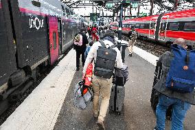 Christmas Holiday Travel Departures - Paris