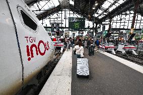 Christmas Holiday Travel Departures - Paris