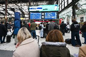 Christmas Holiday Travel Departures - Paris