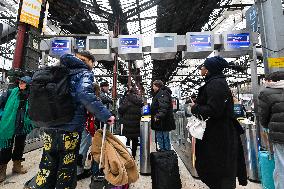 Christmas Holiday Travel Departures - Paris