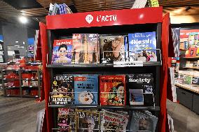 Christmas Holiday Travel Departures - Paris