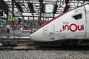 Christmas Holiday Travel Departures - Paris