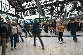 Christmas Holiday Travel Departures - Paris