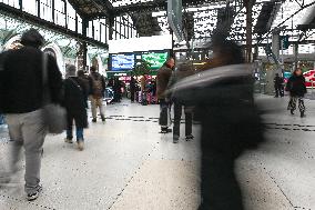 Christmas Holiday Travel Departures - Paris