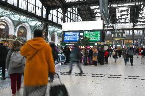 Christmas Holiday Travel Departures - Paris