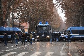 Protest Aska Non Si Chiude In Torino - Italy
