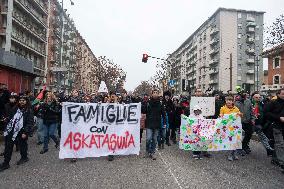 Protest Aska Non Si Chiude In Torino - Italy