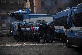 Protest Aska Non Si Chiude In Torino - Italy