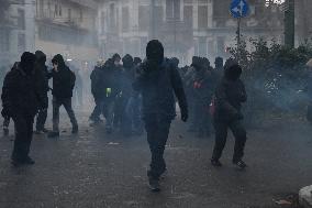 Protest Aska Non Si Chiude In Torino - Italy