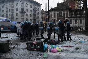 Protest Aska Non Si Chiude In Torino - Italy
