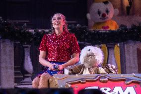 Premiere of Gi-Ga Gantische Christmas Show - Rotterdam