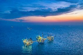 Chinese Offshore Oil And Gas Platforms - Bohai Oilfield