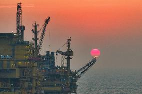 Chinese Offshore Oil And Gas Platforms - Bohai Oilfield