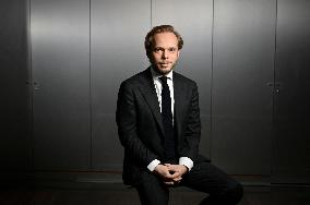 Charles Alloncle On Dimanche En Politique - Paris