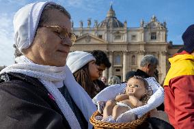 Baby Jesus Figurines During The Angelus Prayer - Vatican