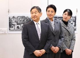 Emperor visits photo exhibition