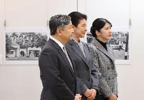 Emperor visits photo exhibition
