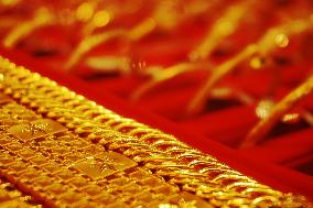 International Gold Price Hits New High