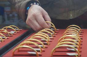 International Gold Price Hits New High