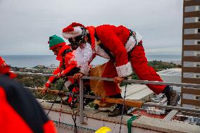 Santa Claus Visits Hospital Children In Badalona - Spain