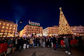 Hakuna Group Music Performs Christmas Carols - Madrid