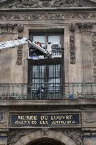 Louvre Museum Installs Bars Over Robbed Gallery Window - Paris