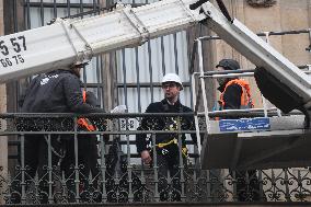 Louvre Museum Installs Bars Over Robbed Gallery Window - Paris