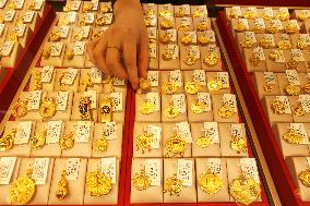 Gold Store