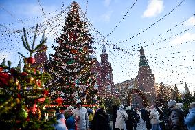 New Year Decorations Installed In Moscow - Russia