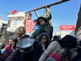 Khan Yunis Receives Aid From Turkey - Gaza