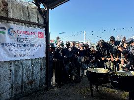 Khan Yunis Receives Aid From Turkey - Gaza