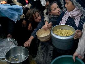 Khan Yunis Receives Aid From Turkey - Gaza
