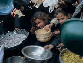 Khan Yunis Receives Aid From Turkey - Gaza