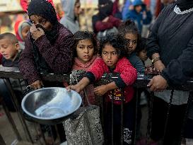 Khan Yunis Receives Aid From Turkey - Gaza