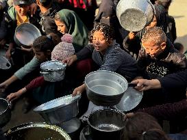 Khan Yunis Receives Aid From Turkey - Gaza