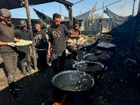 Khan Yunis Receives Aid From Turkey - Gaza