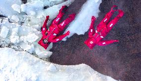 Extreme Cold Ice Floating