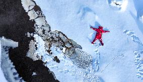 Extreme Cold Ice Floating